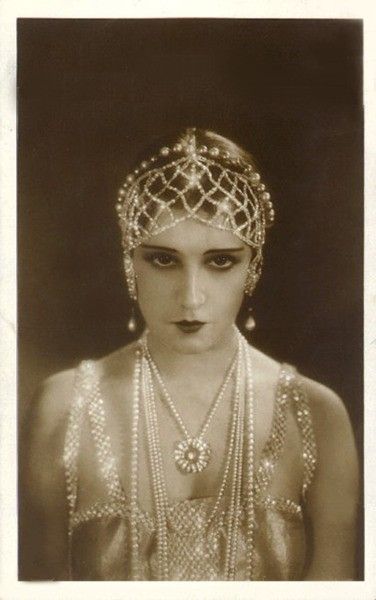 1920's pearl headdress and pearl necklace