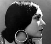 The chignon cut allowed women who still wanted to have longer hair to still be in style