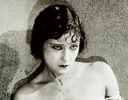 1920s makeup - gloria swanson