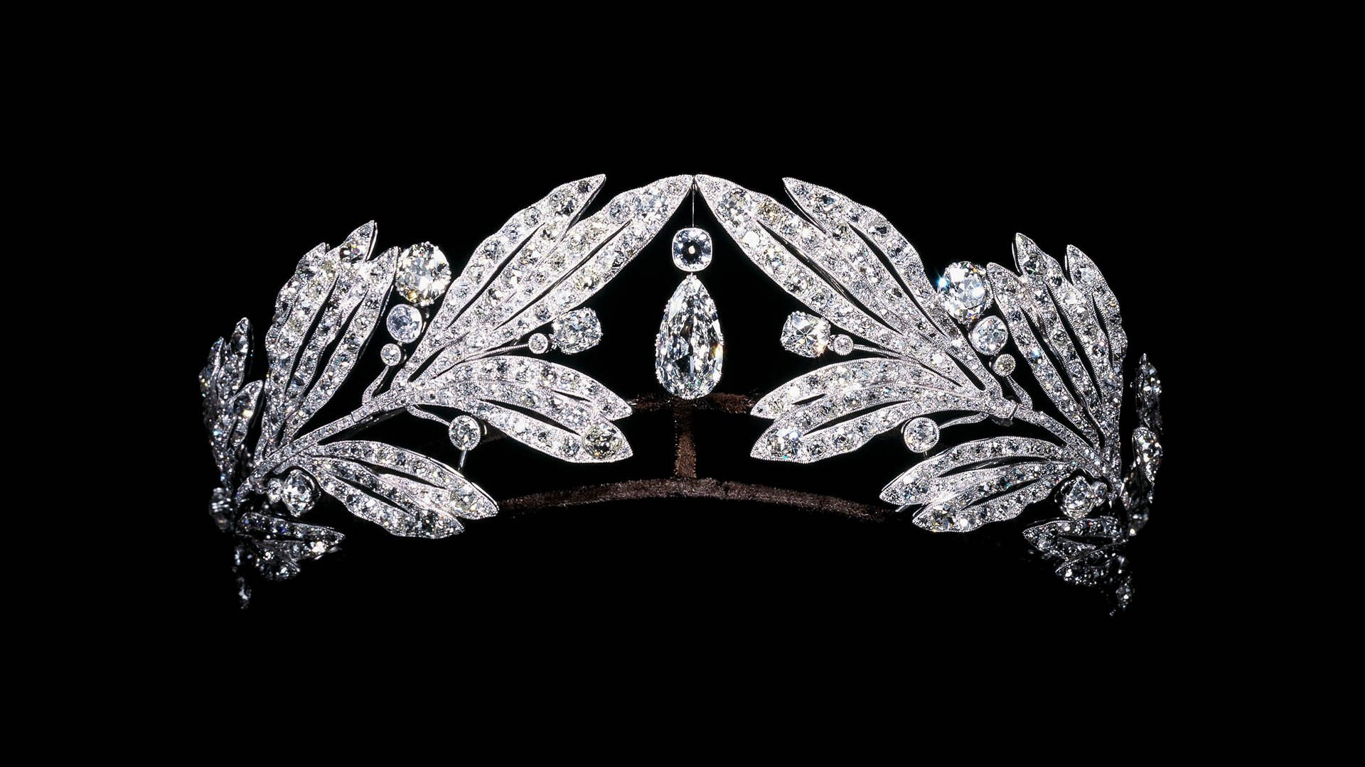 an antique 1920s jewelry cartier tiara